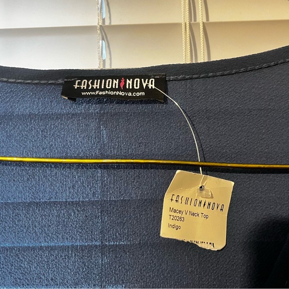 Fashion Nova Macey V Neck Top Blouse NWT - Picture 7 of 8